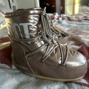 Moon Boots